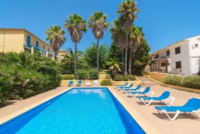 Joli appartement pour 4 personnes avec Wifi, piscine, climatisation, Tv, patio et parking