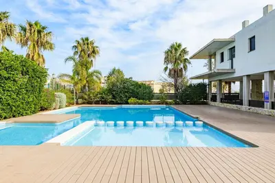 Image de Agréable appartement pour 4 personnes avec Wifi, piscine, climatisation, Tv, terrasse et parking