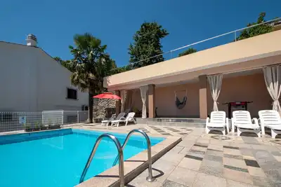 Image de Agréable appartement avec piscine, Wifi, climatisation, Tv, terrasse, animaux admis et parking