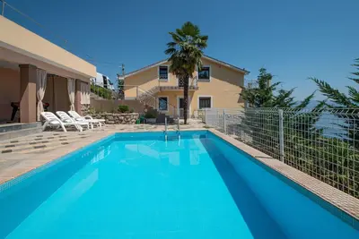 Image de Belle maison de vacances privée avec piscine privée, Wifi, climatisation, Tv, terrasse, parking