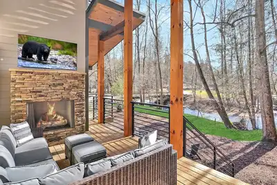 Image de Creek's Corner ~ 3br Creekside Retreat ~ Fire Pit ~ Hot Tub