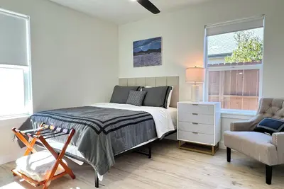 Image de Cozy Sacramento Bungalow --close to major hospitals and attractions
