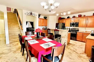 Image de ✺ 2 Story ✺ 4 Bd 3 Ba ✺ Game Room ✺