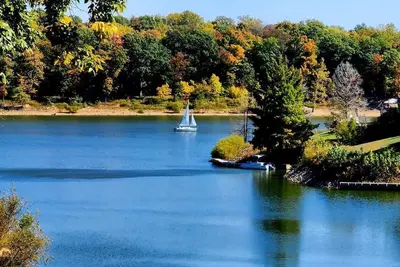 Image de Newly Updated Beautiful Lake Front Home