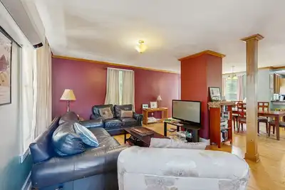 Image de Dog-Friendly House with WiFi and Deck - Near the Water, Eateries, and Shopping