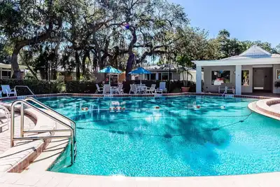 Image de Fully renovated Villa on Siesta Key, Heated Pool, Walk to Siesta and Crescent Beaches!
