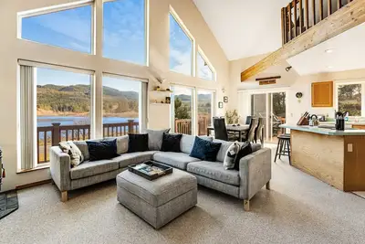 Image de Lake view getaway steps from beach with WiFi & private washer/dryer - dogs ok