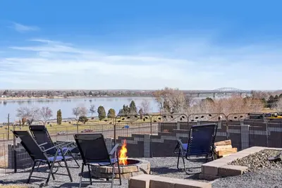 Image de Mid-Term Now Available, Best River View, No Host\/Cleaning Fees, Great Discounts.