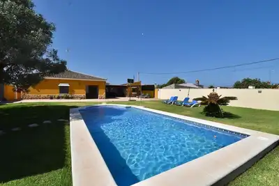 Maison rustique et confortable  avec piscine privée à Chiclana de la Frontera, Andalousie, Espagne pour 6 personnes