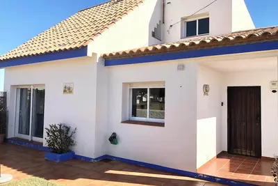 Image de Villa 'Estepona Sea Front' avec vue sur la mer, piscine partagée et Wi-Fi