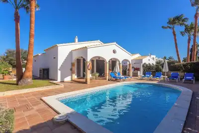 Image de Villa El Pinar 4 avec piscine, Wi-Fi, climatisation et terrasses
