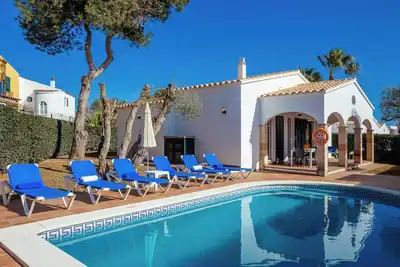 Image de Villa El Pinar 3, avec piscine, Wi-Fi, jardin et terrasse.