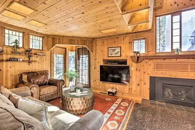 Image de < 1 Mi to Heavenly Lifts: Tahoe Area Townhome!