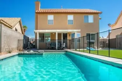 Image de ❤️New 4br Luxury Vegas Home w/ New Pool and Spa