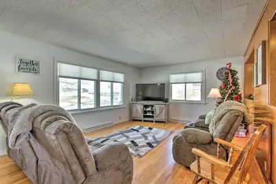 Image de Cozy Postville Retreat w/ Fireplaces & Yard!