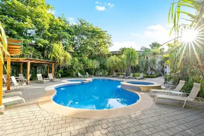 Image de Tropical Condo | Pool & Lush Gardens