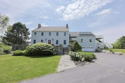 Bell View: Private tennis court and an in-law suite.