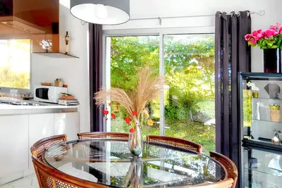 Image de Homerez - Maison de charme à Reugny avec jardin et vue sur montagne