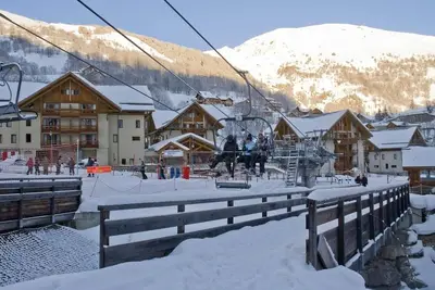 Image de À 50m des pistes de ski, 1er étage, piscine, sauna, hammam, balcon, télévision, casier à ski, 31m²