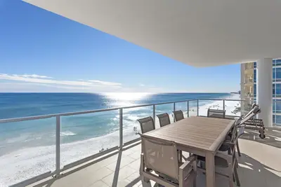 Image de Panoramic View Condo with Rooftop Pool, Spa, and Private Balcony