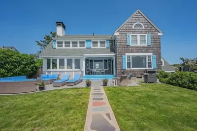 Image de Craigville Long Beach Beachfront rental home. Steps to private beach. Rpms029