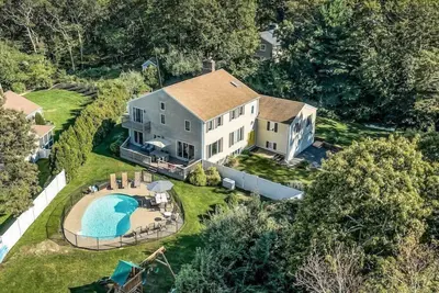Image de Cape Cod Vacation Haven w\/ Heated Pool Rpam017