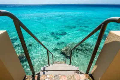 Oceanfront 3 bedroom apartment Coral Oasis - fully airconditioned!