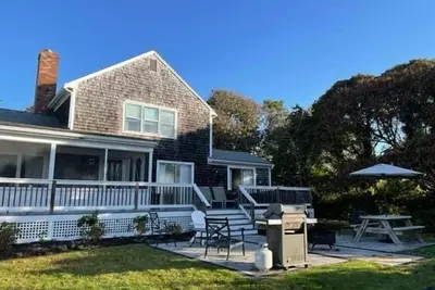 Image de Newly renovated. Walk to sandy association beach. Rpms090