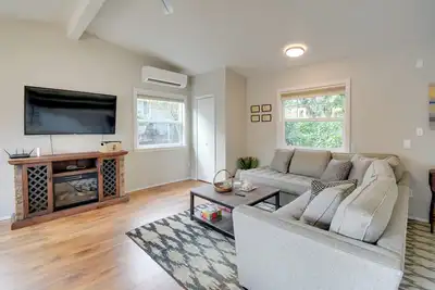 Image de Port Angeles Abode w/ Yard & Guest House!