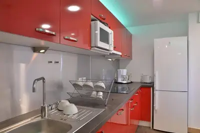 Image de 100m du centre station, 4ème étage, balcon, télévision, casier à ski, 88m², La Plagne