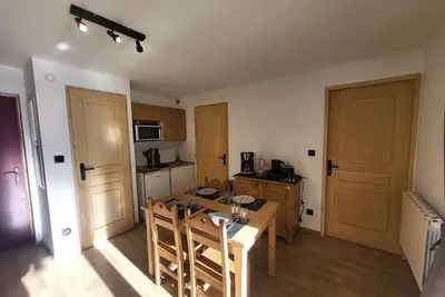Image de 10m du centre station, 1er étage, terrasse, télévision, casier à ski, 26m², Montgenèvre