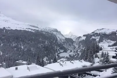 Image de 200m du centre station, 6ème étage, vue pistes de ski, piscine, sauna, balcon, télévision
