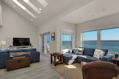 Image de Gulf Front Condo, Free Beach Service, East End Top Floor