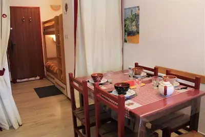 Image de À 100m des pistes de ski, 1er étage, balcon, télévision, casier à ski, 30m², Vars