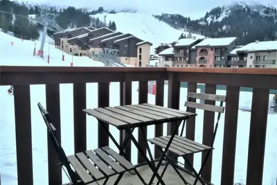 Image de Pied des pistes de ski, 2ème étage, vue pistes de ski, balcon, télévision, casier à ski, 32m²