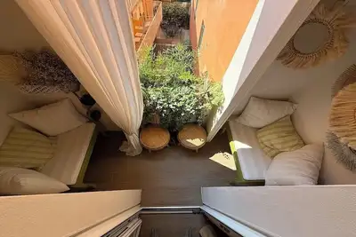 La Dolce  Vita Charming, Luxurious 2 Bedrooms 2 Bathrooms with cosy Balcony