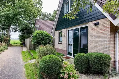 Image de Detached bungalow in North Holland style with spacious garden
