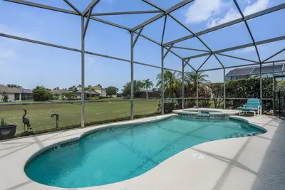 Image de No Shoes Villa - spacious family pool home, rural outlook with sunny deck, gated community