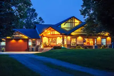 Image de Country Chalet & Indoor/Outdoor Spa, Firepit