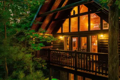 Image de 🏔Smoky Bear Lodge🐻 Hot Tub/Pool Access/Game Room