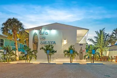 Image de CJs on Siesta | Pet Friendly, Located in Siesta Key Village, Steps to Siesta Key Beach!