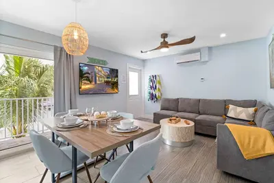 Image de Sea Angel | Pet Friendly, Located in Siesta Key Village, Steps to Siesta Key Beach!