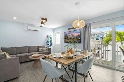 Image de Sea Coast | Pet Friendly, Located in Siesta Key Village, Steps to Siesta Key Beach!