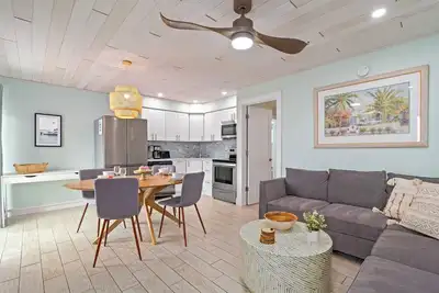 Image de Sea Foam | Pet Friendly, Located in Siesta Key Village, Steps to Siesta Key Beach!