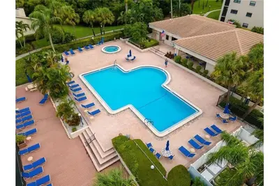 Image de Updated 2nd floor 2/2 Condo just 5 minutes to top-ranked St Pete Beach