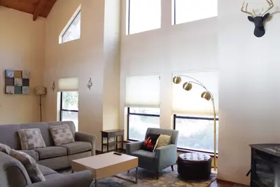 Image de Beach/river access, A/C in every room, mountain view, games, family friendly