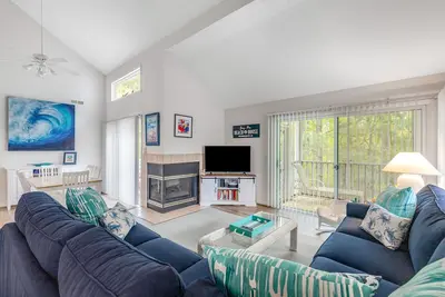 Image de 2-Story Sea Colony Condo w/Bikes, Fireplace, Shared Pools, Gym, Sauna, & Tennis