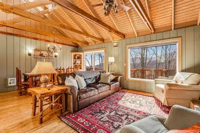 Image de Snowbird-Friendly Cabin with WiFi, Gas Fireplace, Private W/D, and Gas Grill