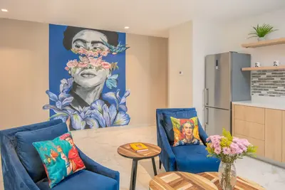 Image de Brand New Artistic 1 bedroom condo with 360 views