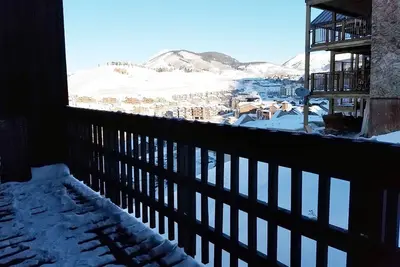 Image de Great Ski Condo a short walk to the lifts and summer trails!